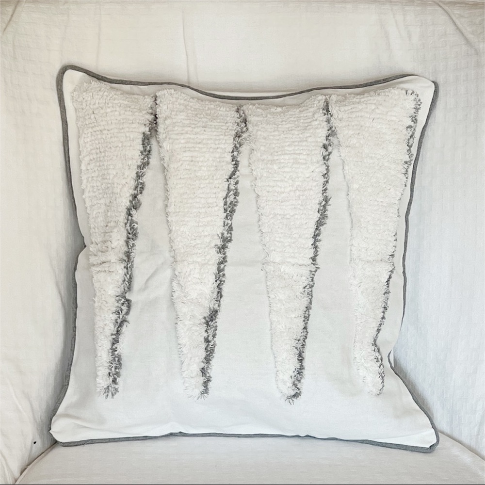 NWT Boho Throw Pillow Cover Ivory with Gray & Ivory Yarn Detail